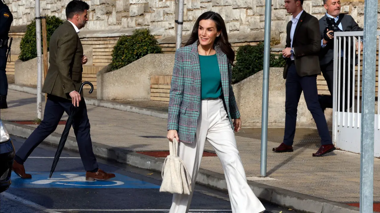 La Reina Letizia asiste en Tudela al homenaje al director de cine Alejandro Amen&aacute;bar.
