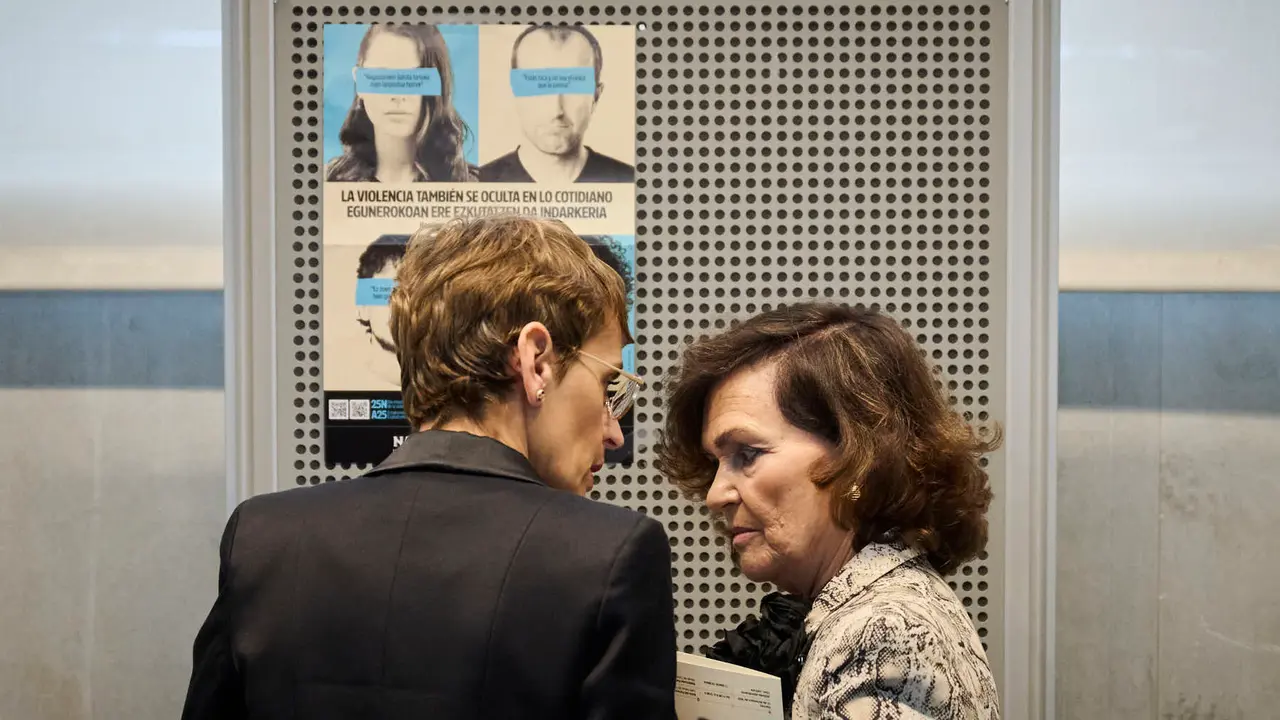 La presidenta de Navarra, Mar&iacute;a Chivite, y el presidente del Parlamento foral, Unai Hualde, participan en un acto conmemorativo del XXV aniversario de la creaci&oacute;n del Consejo de Navarra con la presencia de la presidenta del Consejo de Estado, Carmen Calvo, y la presidenta del Consejo de Navarra, Ana Clara Villanueva. PABLO LASAOSA