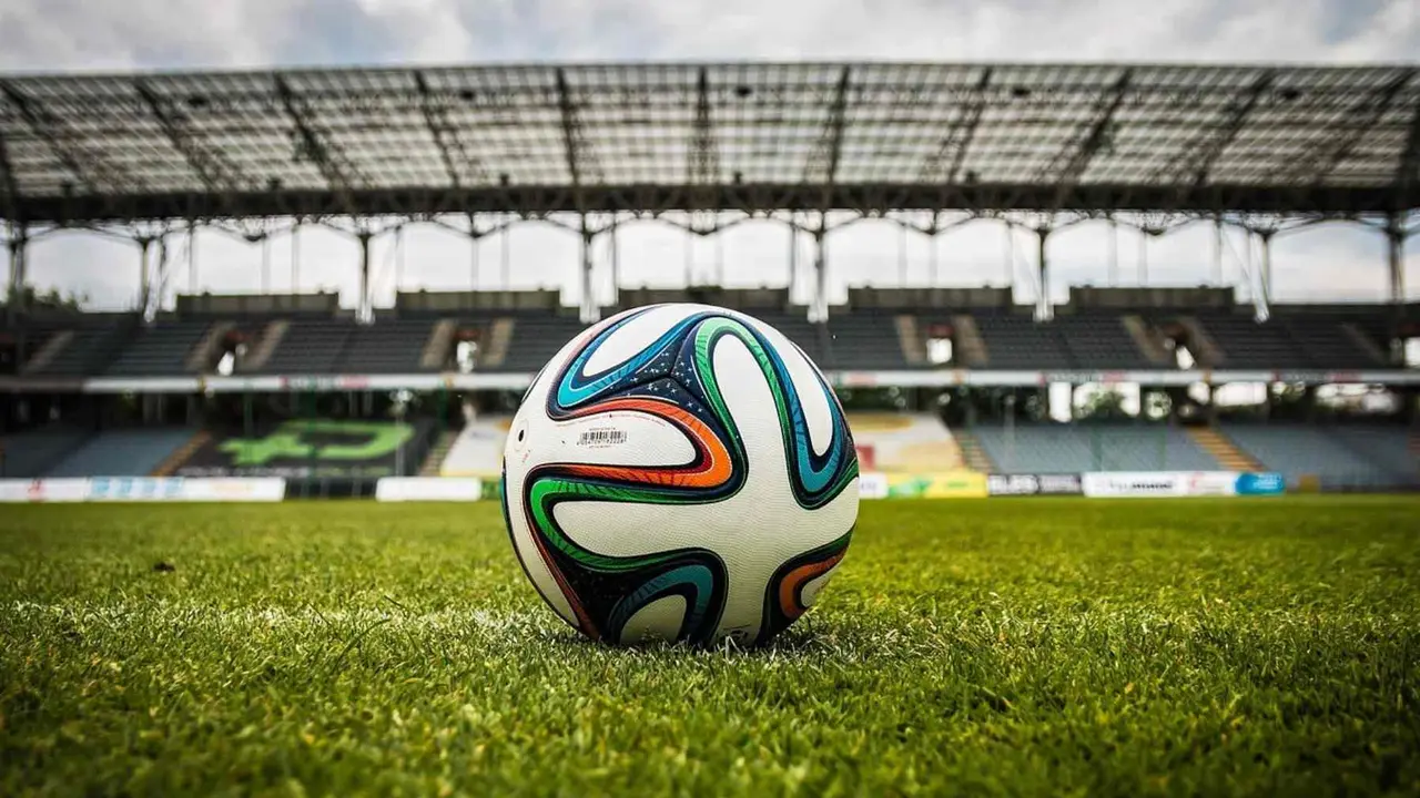 Bal&oacute;n de f&uacute;tbol. Archivo