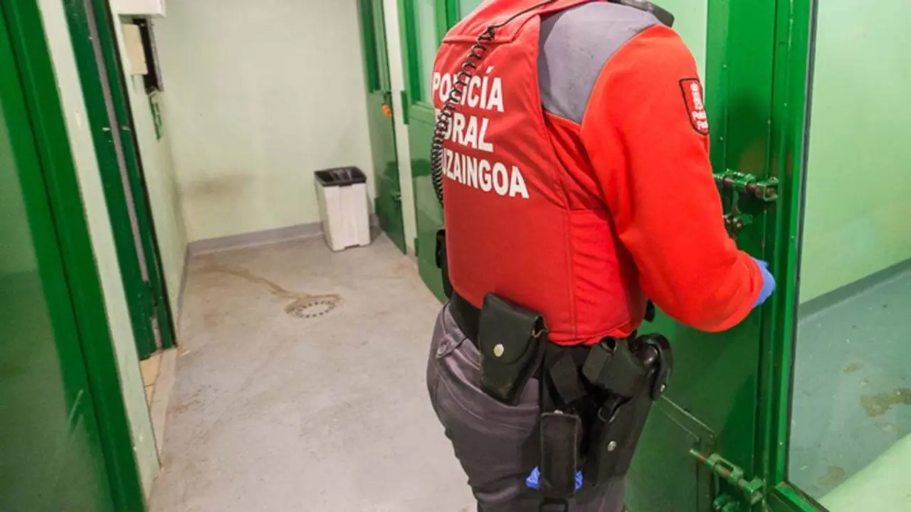Una imagen de archivo de los calabozos de la Polic&iacute;a Foral.