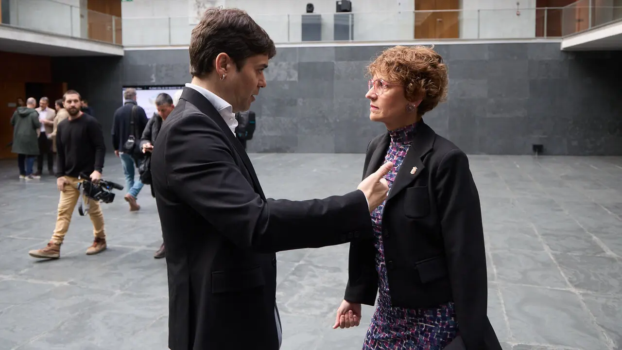 Pleno del Parlamento de Navarra. Chivite y Azcona. NAVARRA.COM