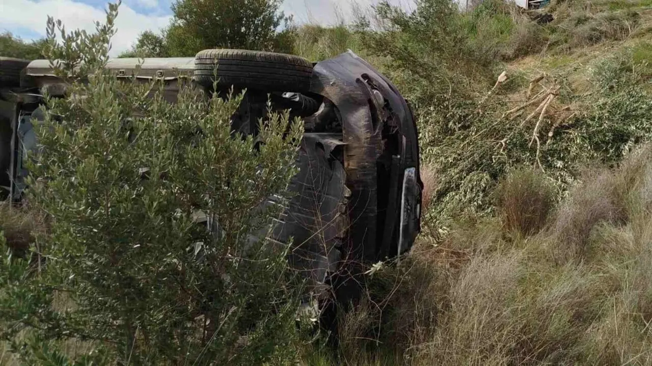 Imagen del veh&iacute;culo accidentado en San Mart&iacute;n de Unx. BOMBEROS DE NAVARRA