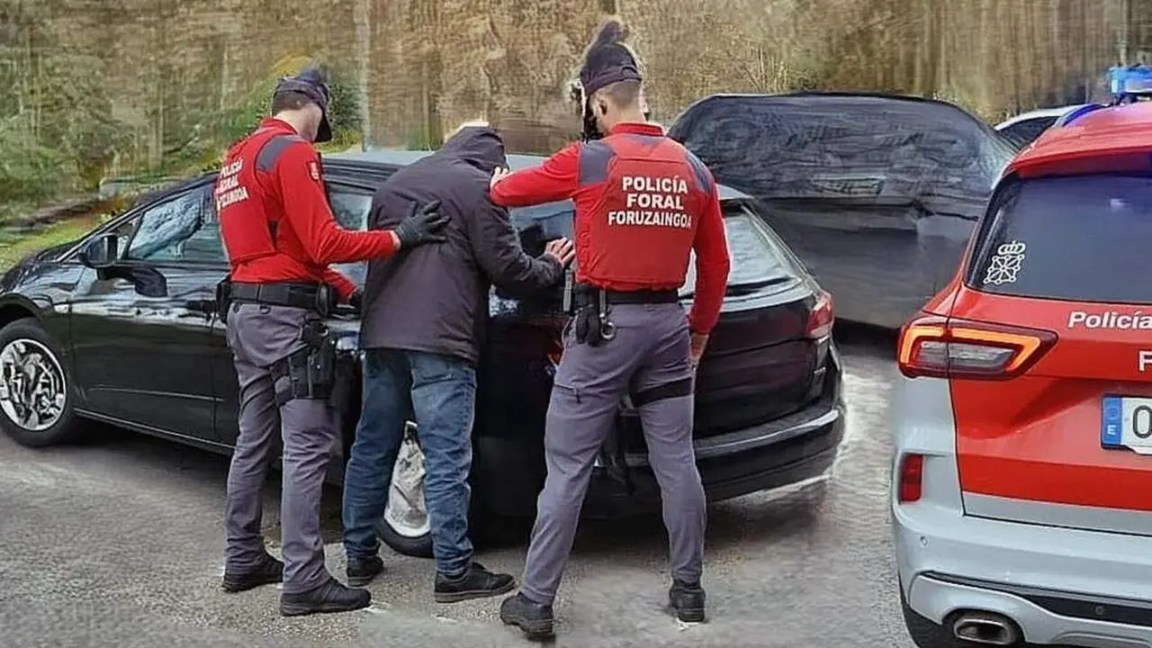 La Polic&iacute;a Foral golpea el narcotr&aacute;fico en la N-121-A de Navarra con varias detenciones.