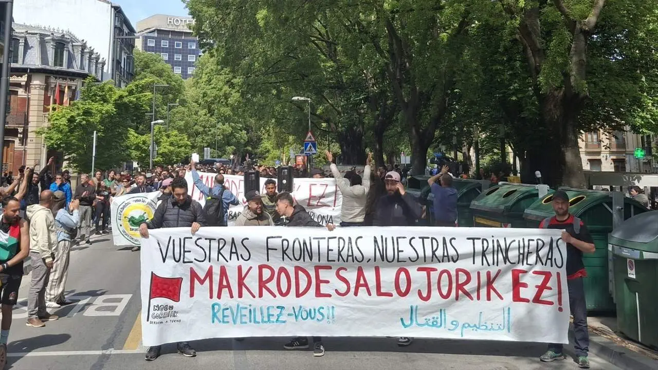 Manifestaci&oacute;n en Pamplona en protesta por el desalojo del antiguo convento de Aranzadi.