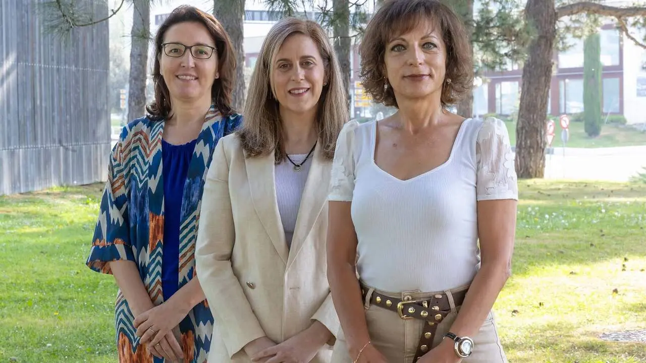 Pie de foto. De izquierda a derecha: Elena Guti&eacute;rrez, Idoia Pardavila y Blanca Mart&iacute;nez / Manuel Castells