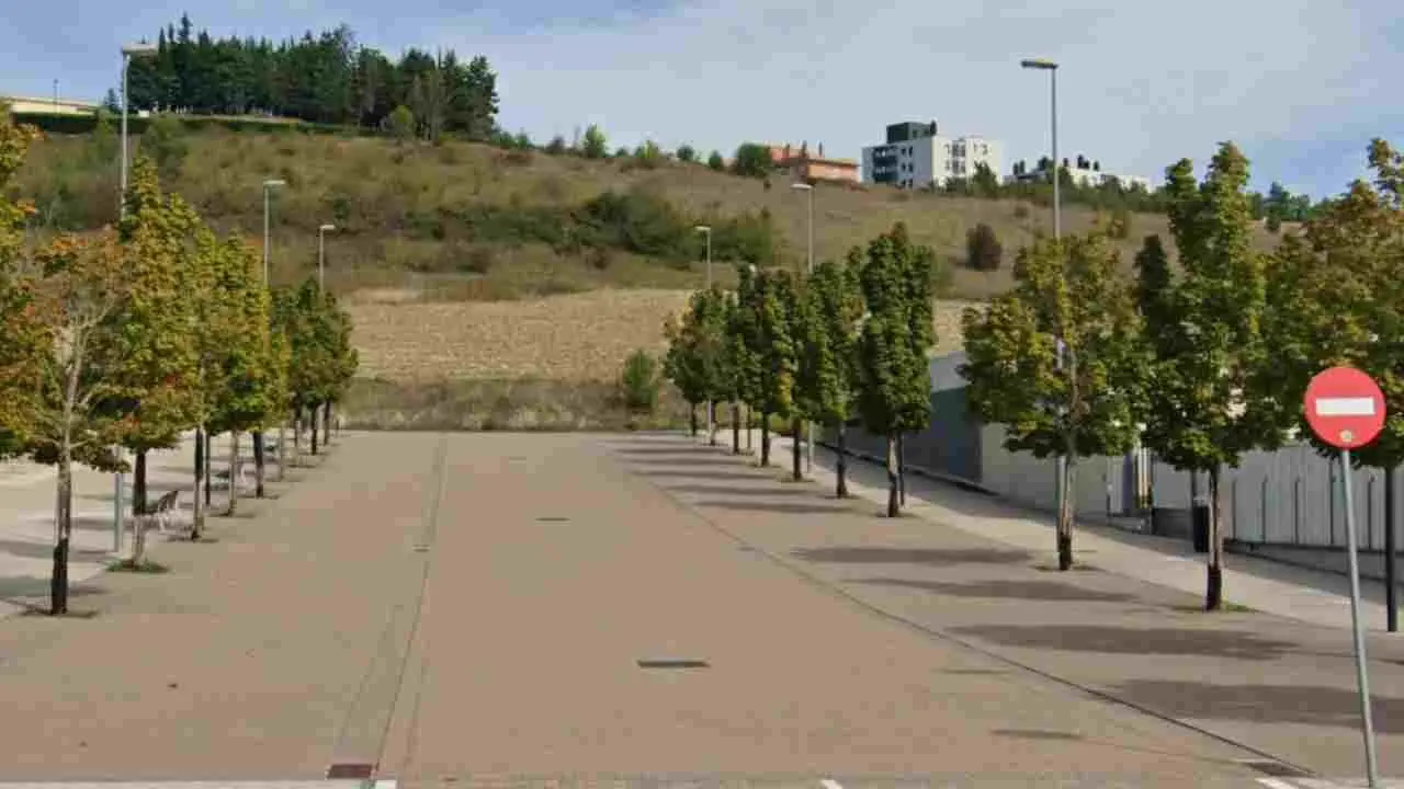 Mendillorri visto desde Lezkairu, justo en el lugar donde proponen el corredor peatonal. NAVARRA.COM