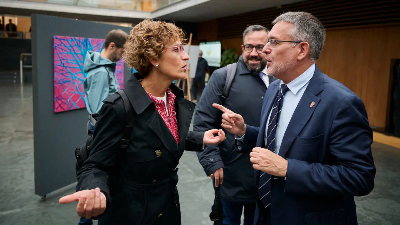 Mar&iacute;a Chivite, presidenta del Gobierno de Navarra, junto a Juan Luis Garc&iacute;a, consejero de Universidad, Innovaci&oacute;n y Transformaci&oacute;n Digital, y Javier Rem&iacute;rez, vicepresidente del Gobierno de Navarra, durante el Pleno del Parlamento. PABLO LASAOSA