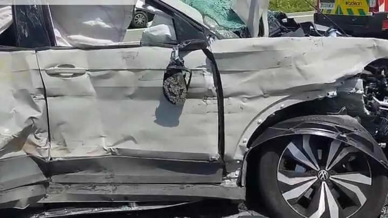 Detalle del coche accidentado en Sarasa. BOMBEROS DE NAVARRA