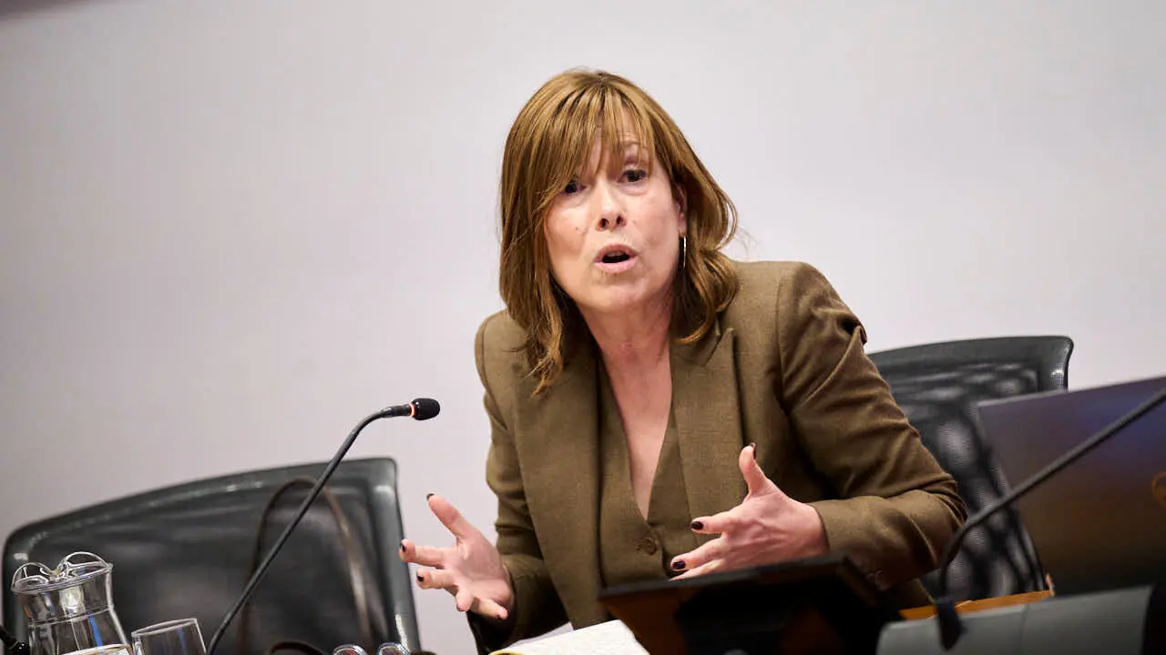 La expresidenta de Navarra Uxue Barkos comparece en la Comisi&oacute;n de Investigaci&oacute;n sobre licitaci&oacute;n y adjudicaci&oacute;n de obras p&uacute;blicas del Gobierno de Navarra. PABLO LASAOSA