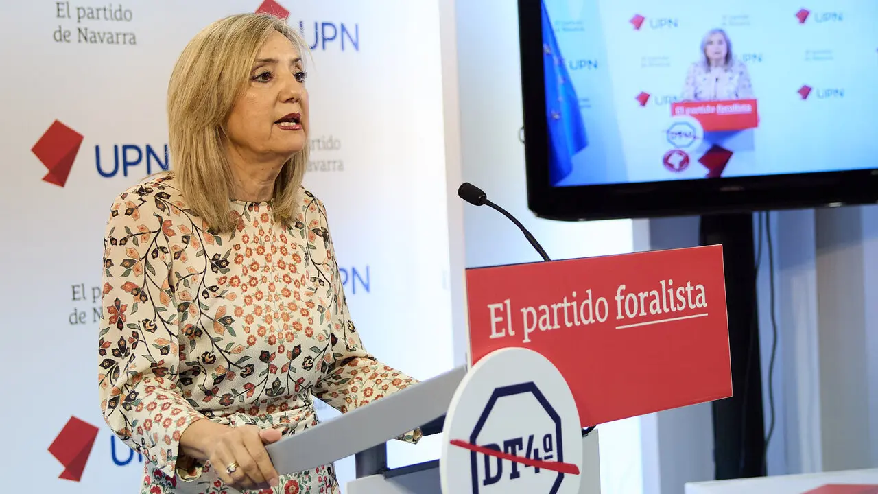 La presidenta de UPN, Cristina Ibarrola, da a conocer una iniciativa contra la indumentaria del equipo de f&uacute;tbol Athletic Club de Bilbao. I&Ntilde;IGO ALZUGARAY