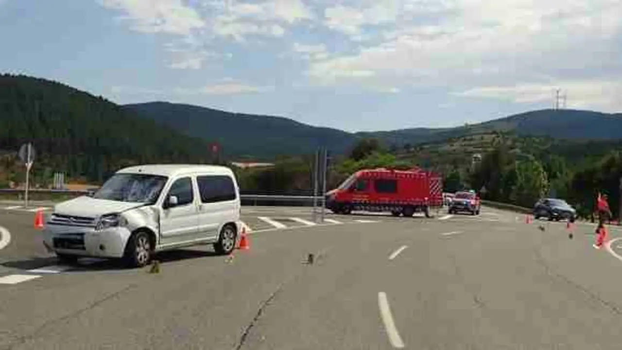 Rotonda de Lumbier en la que se ha producido el accidente. POLIC&Iacute;A FORAL