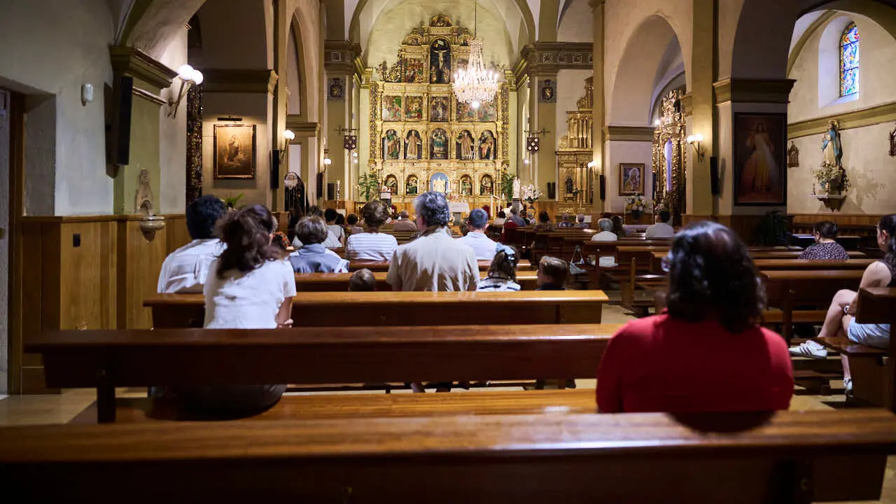 Acto religioso en la Parroquia de Huarte. PABLO LASAOSA
