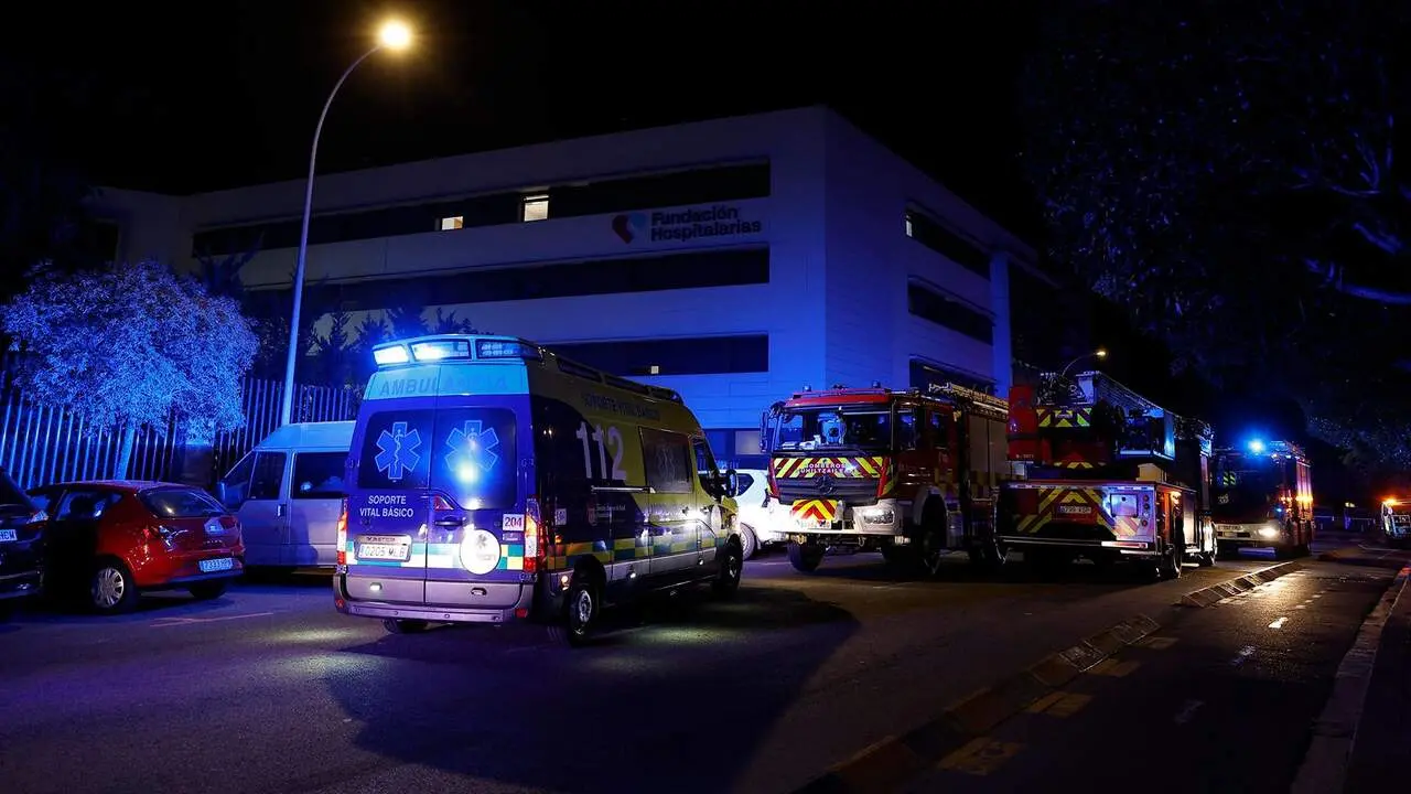 Imagen de la intervenci&oacute;n del incendio en la residencia Padre Menni. EFE