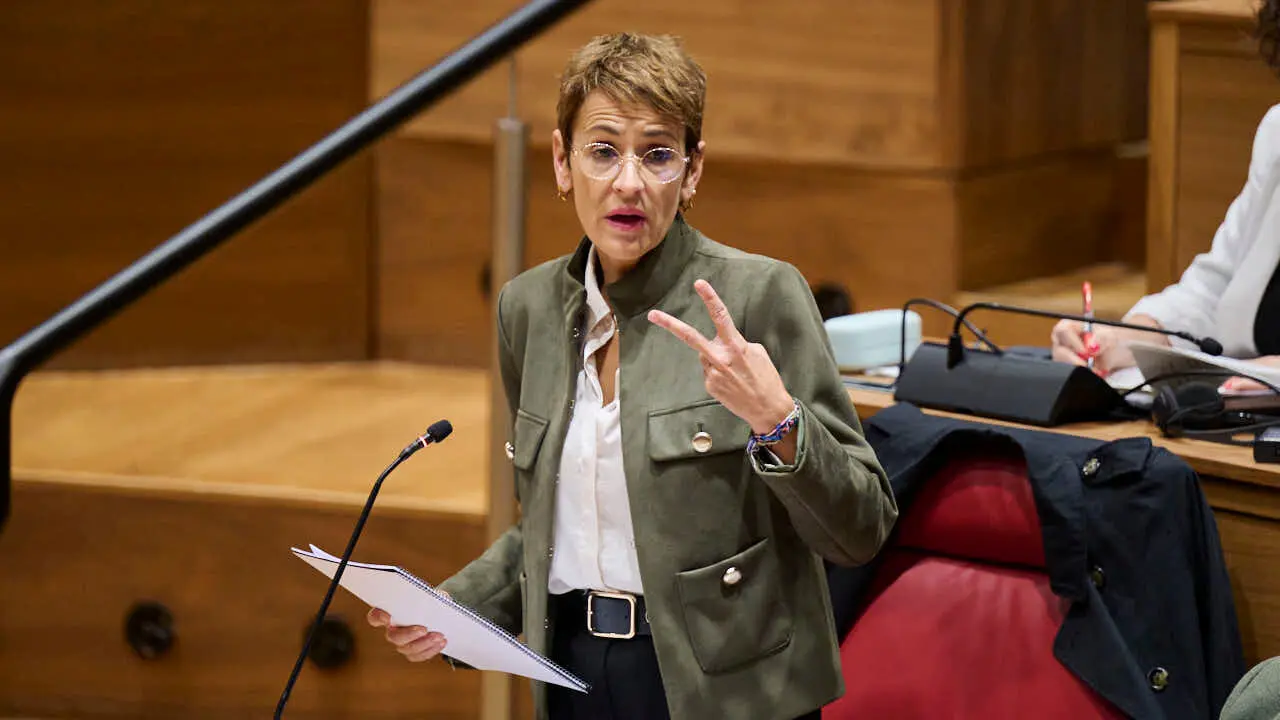Mar&iacute;a Chivite, presidenta del Gobierno de Navarra, durante el pleno del Parlamento de Navarra. PABLO LASAOSA