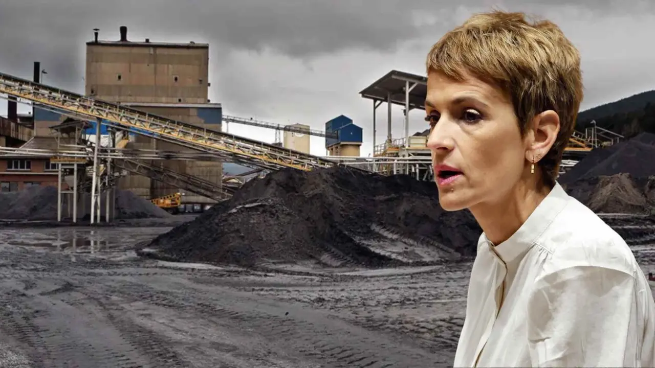 Fotomontaje con una imagen de la presidenta de Navarra, Mar&iacute;a Chivite, sobre una vista de la planta de Magnesitas en Zubiri. NAVARRA.COM