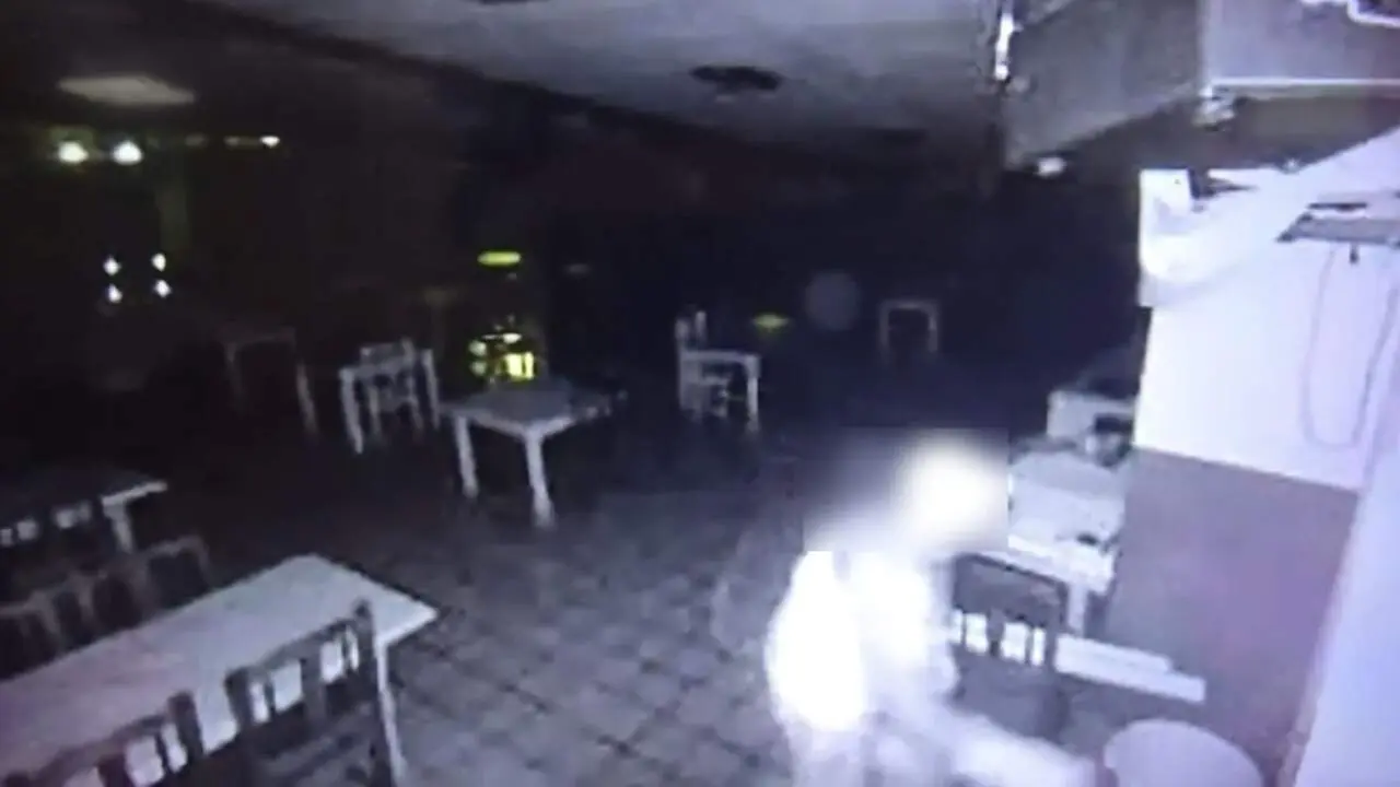 Captura del v&iacute;deo del ladr&oacute;n en el establecimiento de Valle de Eg&uuml;&eacute;s. GUARDIA CIVIL