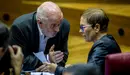 El consejero Mendoza y la presidenta Barkos. IÑIGO ALZUGARAY.
