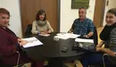 Representantes de Afina con Ainhoa Aznárez Igarza.