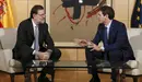 El presidente del Gobierno, Mariano Rajoy (i), y el líder de Ciudadanos, Albert Rivera (d), durante la reunión en el Congreso. EFE.