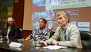 De izq. a dcha. Fernando Jáuregui, Jon Lomberg y Alfonso Carlosena, al comienzo de la conferencia.