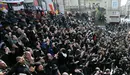 Cerca de 500 radicales de extrema derecha han interrumpido una concentración pacífica de cientos de belgas que acudieron a la Bolsa de Bruselas. EFE