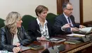 María Caballero, Ana Elizalde y Enrique Maya en la reunión de la Comisión de Asuntos Ciudadanos del Ayuntamiento de Pamplona. (1). IÑIGO ALZUGARAY