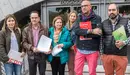 Los sindicatos docentes AFAPNA, ANPE, APS, CCOO, CSIF y UGT presentan las firmas recogidas en contra de la Orden Foral sobre la gestión de listas de interinos. IÑIGO ALZUGARAY
