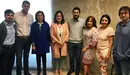 Carlos López, formador físico de actividades extraescolares; el portavoz de Educación del PPN, Javier García; la portavoz de Educación del PP en el Congreso de los Diputados, Sa
