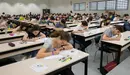 Una imagen de estudiantes antes de iniciarse la prueba en el Aula 09 del campus de Arrosadia, en Pamplona. 4