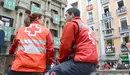 Dos voluntarios de Cruz Roja en la plaza del Ayuntamiento de Pamplona durante estos últimos Sanfermines.