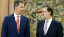 El rey Felipe VI recibe al presidente del Gobierno en funciones, Mariano Rajoy (d), en el Palacio de la Zarzuela en la tercera jornada de su nueva ronda de consultas con representantes de las fuerzas parlamentarias para proponer un candidato a la Presidencia del Gobierno. EFE/Ángel Diaz
