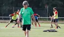 El equipo de Enrique Martín durante la sesión de entrenamiento de este viernes, 29 de julio, en Rot a (Cádiz). OSASUNA