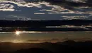 Amenecer en Pamplona desde los repetidores del monte de San Cristóbal con tiempo nuboso. EFE/Jesús Diges