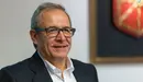 El Jefe del Servicio de Ginecología y Obstetricia, Ricardo Ezkurra, explica en la Comisión de Salud cómo va poner en marcha el Decreto de Salud Sexual Reproductiva. IÑIGO ALZ (3)
