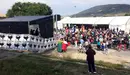 Las-verjas-que-rodean-el-escenario-destinado-a-algunos-de-los-conciertos-de-San-Fermín-de-Aldapa-rodeado-por-carteles-de-los-presos-de-ETA