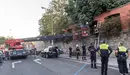 Rescate de un hombre que ha caído en la calle Julián Gayarre de Pamplona. DANIEL FERNÁNDEZ (2)