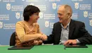 La concejal Edurne Eguino y el presidente de la Fundación Banco de Alimentos, Gregorio Yoldi.