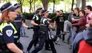 Desalojo de un edificio okupado en el Paseo Sarasate en el que varios okupas y agentes municipales han resultado heridos. MIGUEL OSÉS  (8)