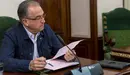Enrique Maya (UPN) antes del inicio de la sesión ordinaria de la Comisión de Presidencia del Ayuntamiento de Pamplona (1). IÑIGO ALZUGARAY