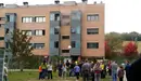 Incendio de un piso en el barrio pamplonés de Buztitntxuri. La densa humareda ha puesto en alerta a los vecinos.