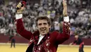 El rejoneador Hermoso de Mendoza, tras cortar una oreja a su segundo toro, de la ganadería Fermín Bohorquez, durante la corrida de rejones de la Feria del Pilar de Zaragoza, celebrada en el coso de La Misericordia, en la que ha compartido cartel con Lea Vicens y Mario Pérez Langa, que ha tomado la alternativa. EFE/Javier Cebollada