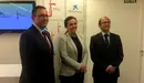 La directora territorial de CaixaBank en Navarra, Ana Díez Fontana, el director general de Fundación Caja Navarra, Javier Fernández Valdivielso y el director gerente de Fundación Baluarte, Félix Palomero. S. REDíN