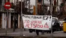 Pancarta colocada en Alsasua tras las detenciones que se han producido por la agresión a dos agentes de la Guardia Civil y sus parejas.EFE (3)