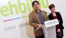 Los dirigentes de EH Bildu Bakartxo Ruiz y Peio Urizar, durante la rueda de prensa. EFE
