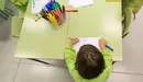 Un alumno en una clase de un colegio pamplonés. IÑIGO ALZUGARAY