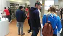 Varias personas esperando a ser atendidas en el establecimiento oficial de Apple en Pamplona, K-Tuin, el primer día de venta del nuevo Iphone X NAVARRACOM