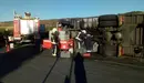 Vuelco de camión en Beriáin con pérdida de gasoil y aceite.