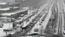 GRAF1399. PAMPLONA, 28/02/2018.- Grandes retenciones de tráfico de entrada a Pamplona se han producido esta mañana tras la intensa nevada que ha caído esta madrugada en la capital navarra. Cuarenta provincias de catorce comunidades continúan hoy en alerta por el temporal que deja bajas temperaturas, riesgo de aludes, intenso oleaje, rachas intensas de viento y fuertes nevadas de hasta 35 centímetros de espesor en zonas de montaña, informa la Agencia de Meteorología (Aemet) en su web. Las comunidades de Navarra, La Rioja y País Vasco continúan en alerta naranja por nevadas, viento o aludes mientras que en Galicia hay aviso naranja por nieve en Lugo y Orense y por fuerte oleaje que alcanzará entre los 5 y 6 metros en el litoral de A Coruña. EFE/ Jesús Diges
