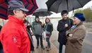 La presidenta Uxue Barkos, junto al alcalde de Tudela, Eneko Larrarte, y las consejeras Isabel Elizalde y María José Beaumont, conversa con la Policía Foral ante el despliegue por las inundaciones en la Ribera. GOBIERNO DE NAVARRA