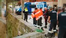 Los bomberos trabajan en la zona del puente de Santa Engrancia, en la Rochapea, para rescatar a una mujer de 65 años que ha caído al río Arga a su paso por Pamplona CEDIDA 1